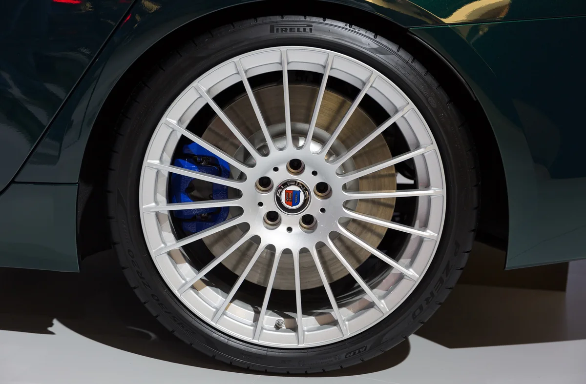 Polished alloy wheel and clean paintwork